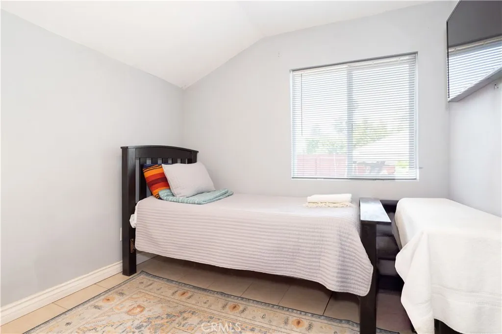 6402 Graves Avenue, Van Nuys, California 91406 home-pic-43