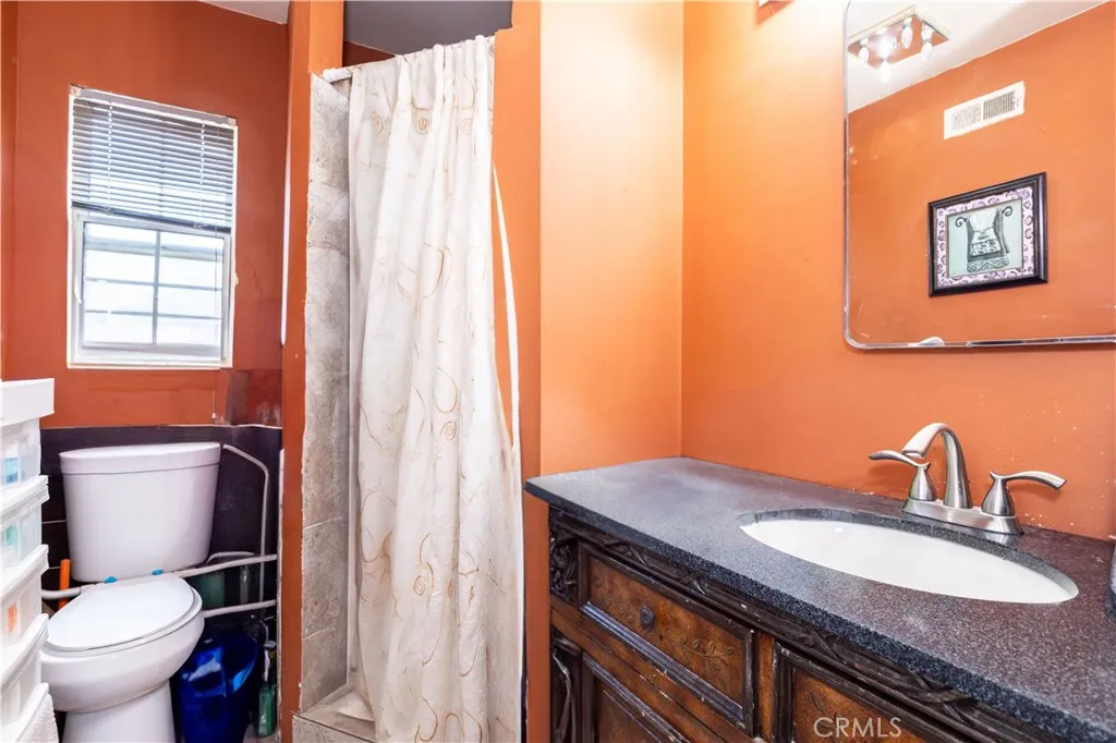 6402 Graves Avenue, Van Nuys, California 91406 home-pic-21