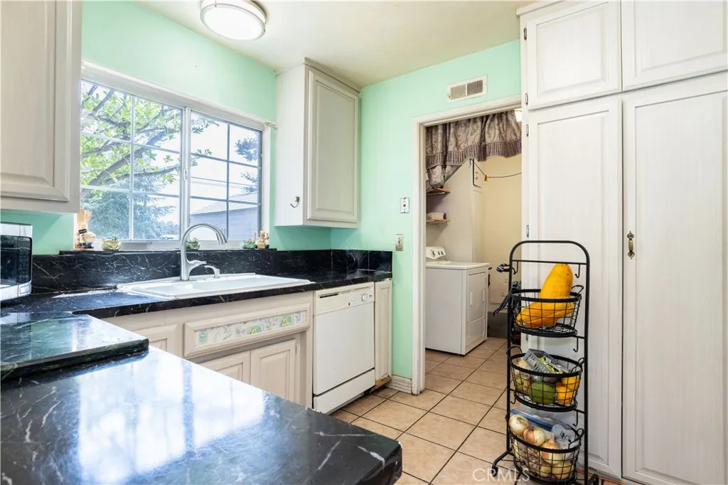 6402 Graves Avenue, Van Nuys, California 91406 home-pic-9