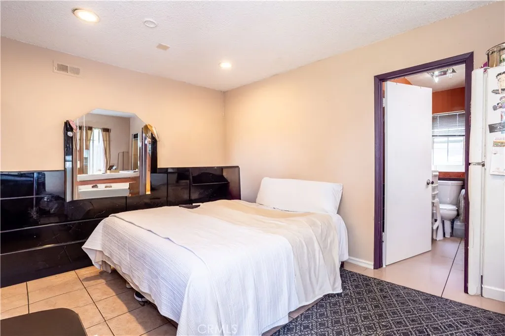 6402 Graves Avenue, Van Nuys, California 91406 home-pic-19