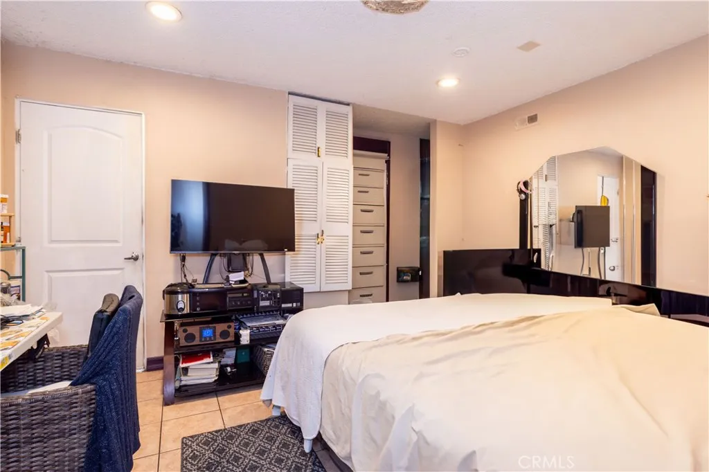 6402 Graves Avenue, Van Nuys, California 91406 home-pic-20