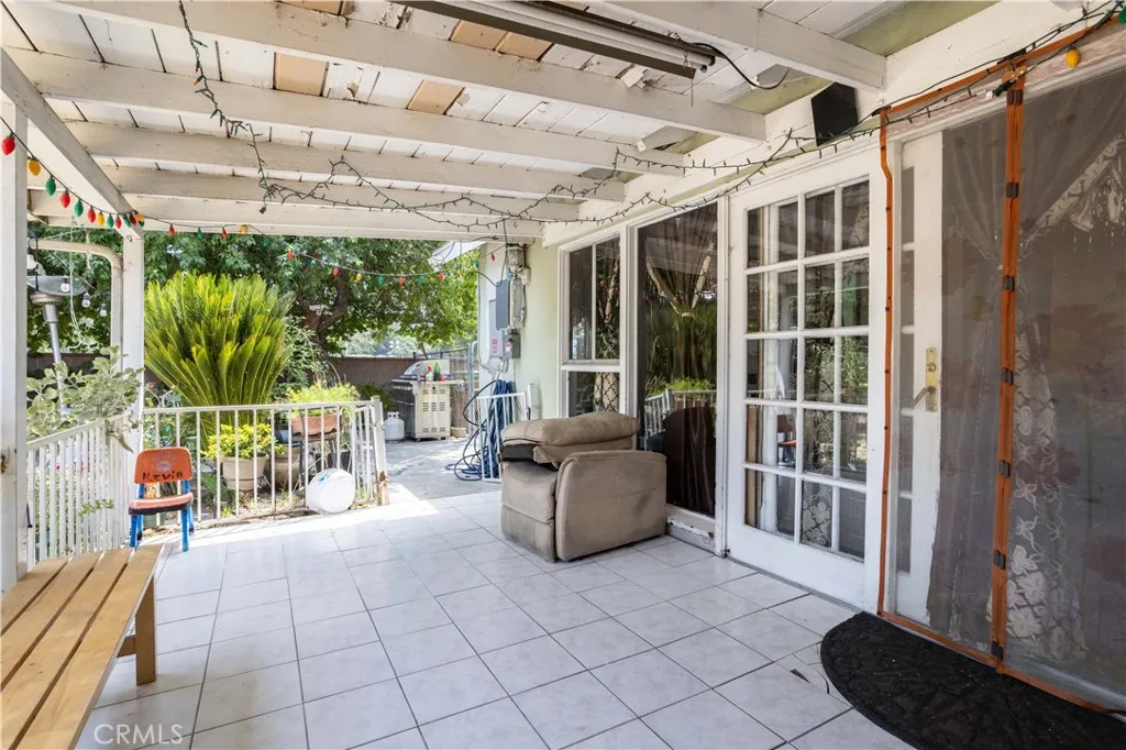 6402 Graves Avenue, Van Nuys, California 91406 home-pic-23