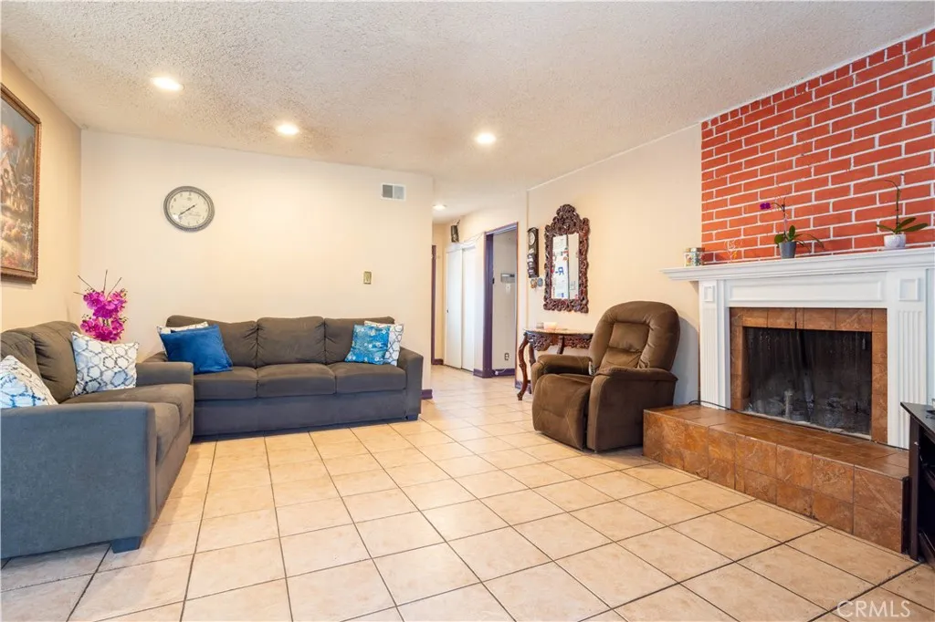6402 Graves Avenue, Van Nuys, California 91406 home-pic-6