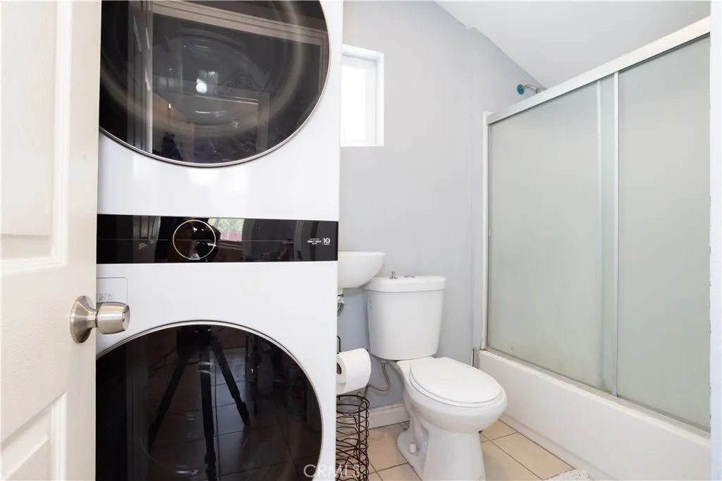 6402 Graves Avenue, Van Nuys, California 91406 home-pic-42