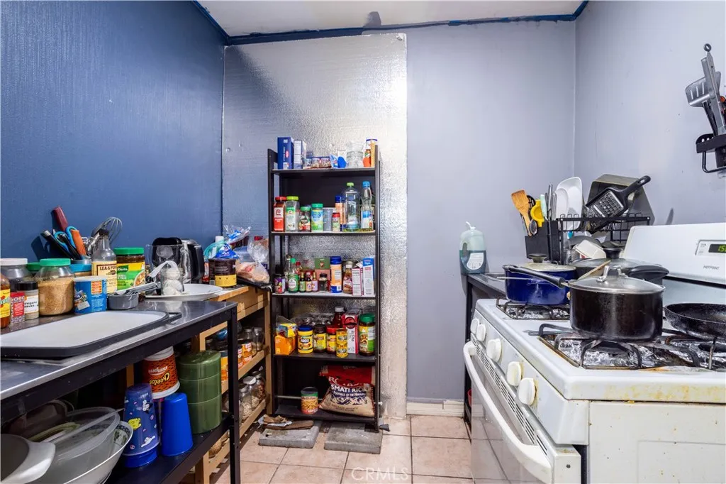 6402 Graves Avenue, Van Nuys, California 91406 home-pic-28