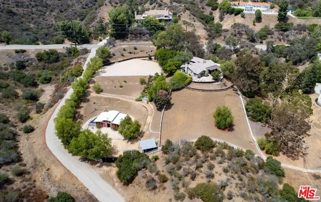 25700 Mulholland Highway, Calabasas, California 91302, 3 Bedrooms Bedrooms, ,3 BathroomsBathrooms,Residential,For Sale,Mulholland,25575357