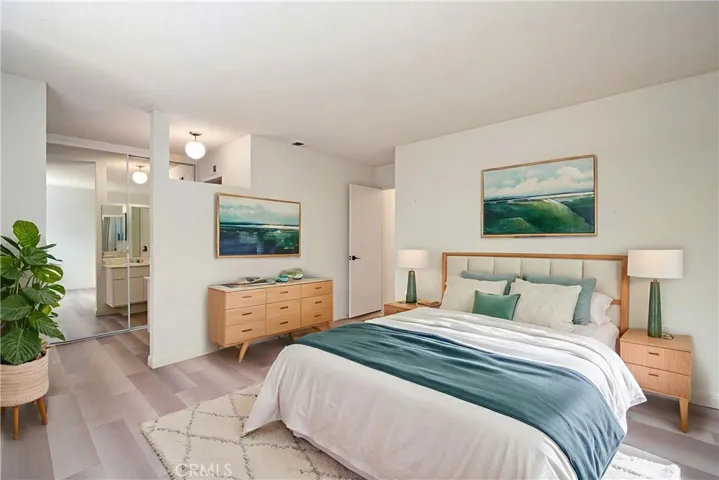 Primary Suite includes an en-suite bath (virtual staging)