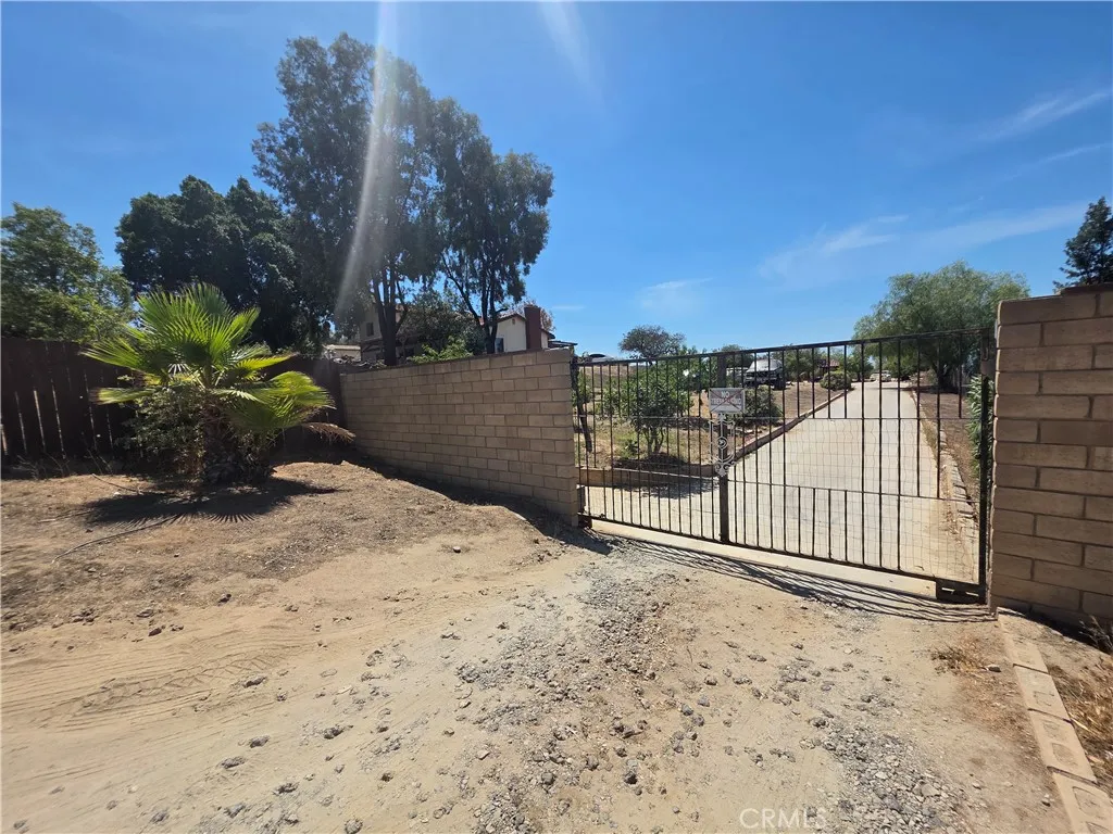 18251 Northstar Avenue, Riverside, California 92508 home-pic-1