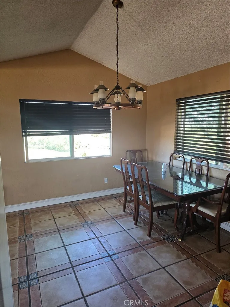 18251 Northstar Avenue, Riverside, California 92508 home-pic-10