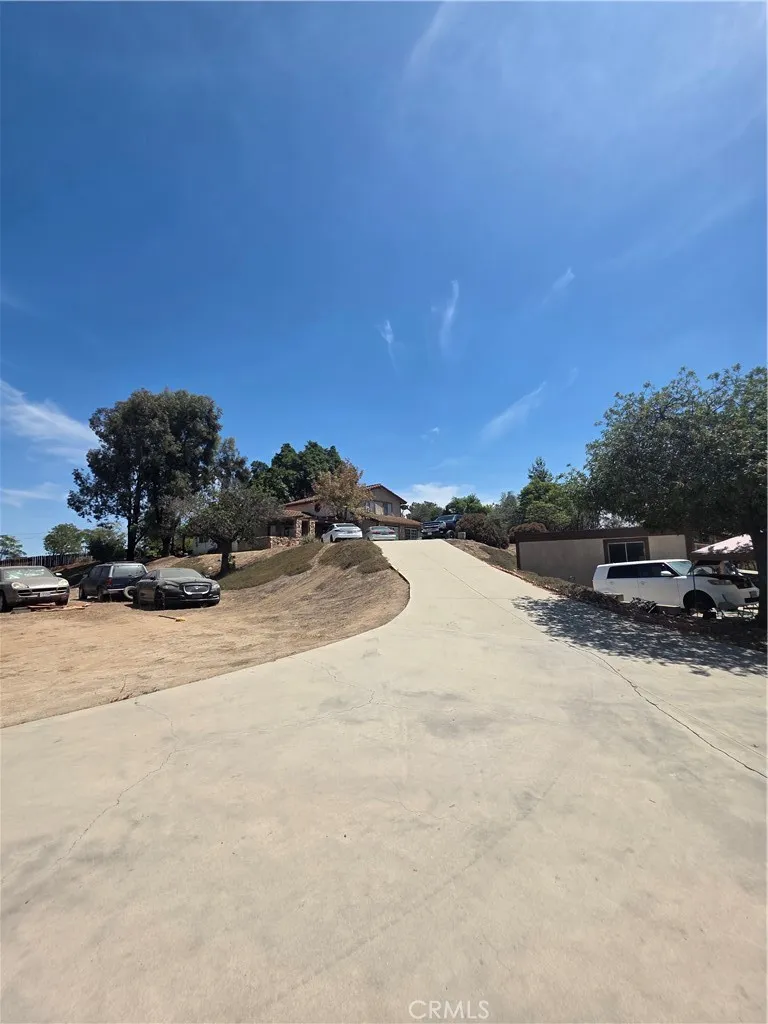 18251 Northstar Avenue, Riverside, California 92508 home-pic-2