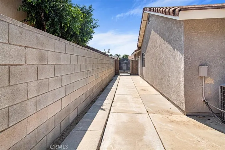 10587 Danbury Avenue, Bloomington, California 92316