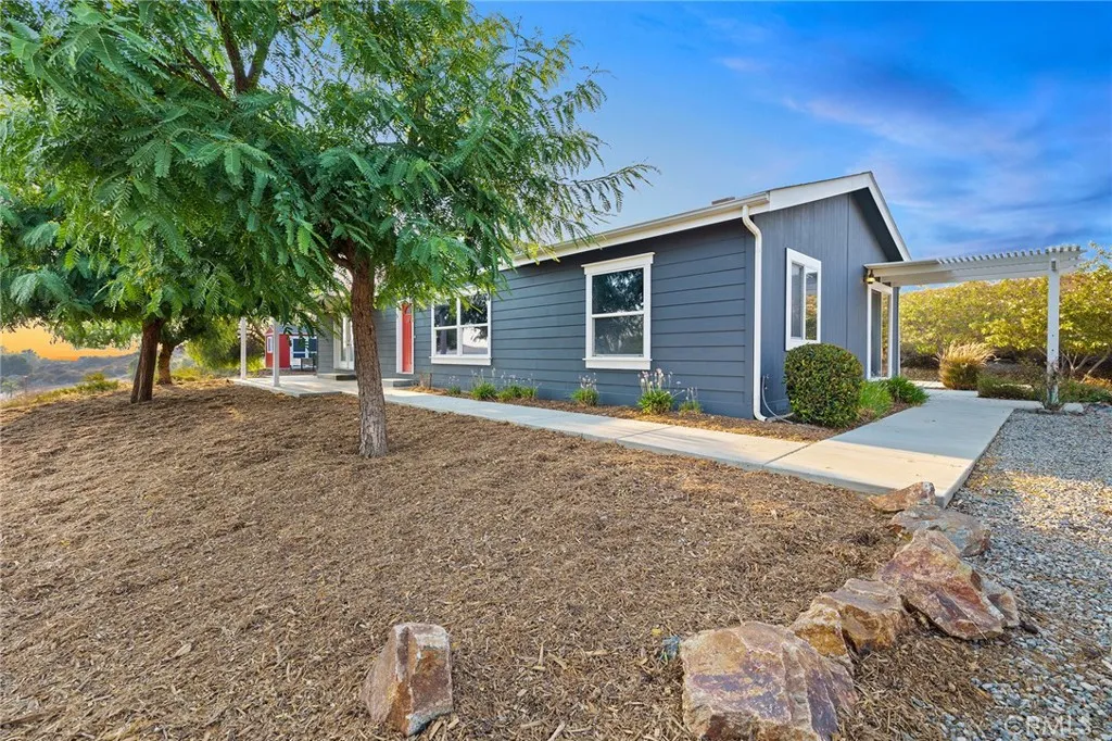 39010 E Benton Road, Temecula, California 92592 home-pic-42