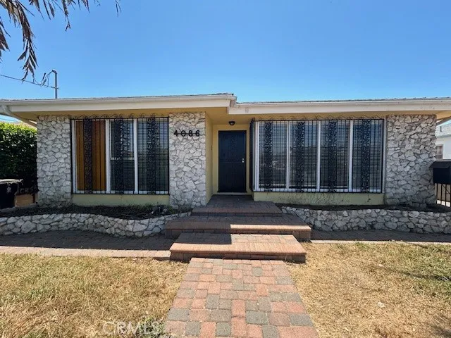 4086 W 135th Street A, Hawthorne, California 90250, 3 Bedrooms Bedrooms, ,2 BathroomsBathrooms,Residential Lease,For Rent,135th,SB25178863