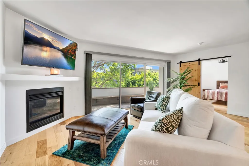 8710 Delgany Avenue 17, Playa Del Rey, California 90293 home-pic-5