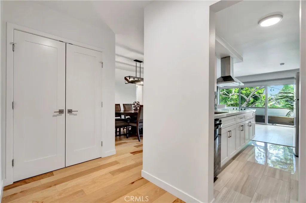 8710 Delgany Avenue 17, Playa Del Rey, California 90293 home-pic-2