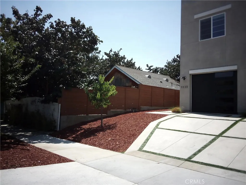 1127 N Commonwealth Avenue, Los Angeles, California 90029 home-pic-12
