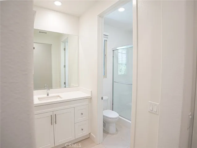 Bathroom (Bedroom 4 - 1st Floor)