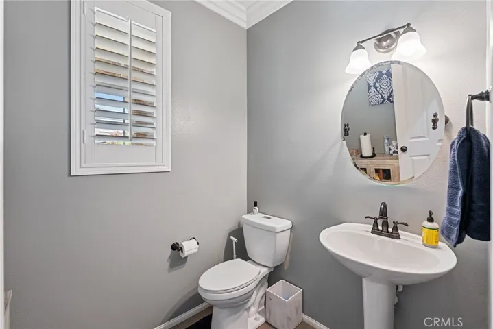 Downstairs bathroom / Powder room