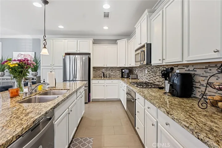 15955 Symphony Lane, Fontana, California 92336