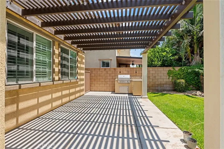 15955 Symphony Lane, Fontana, California 92336