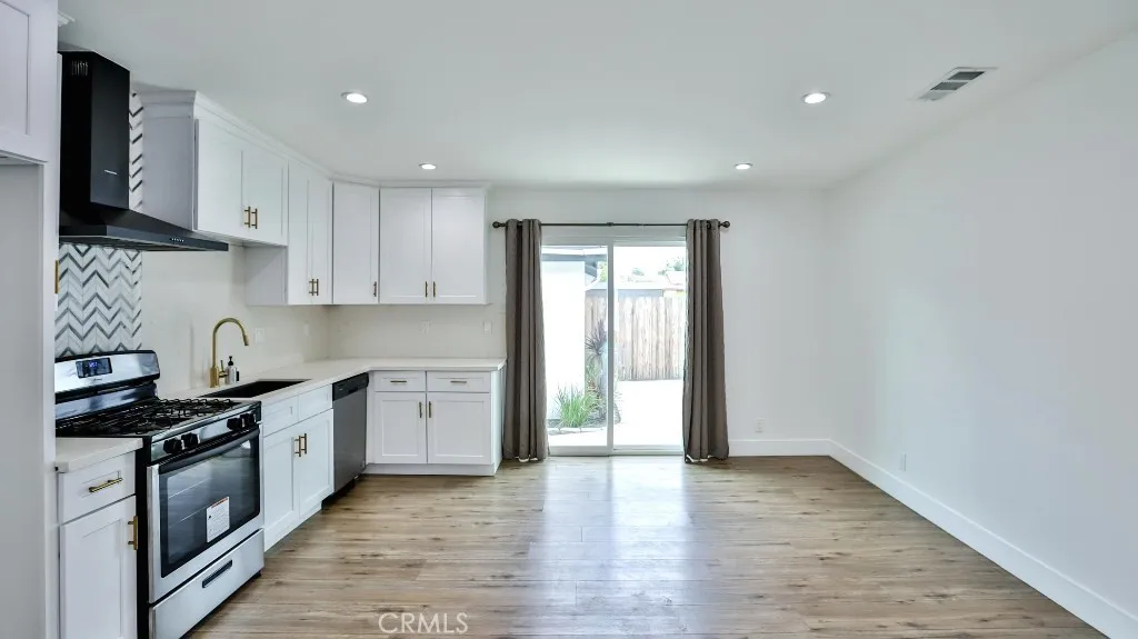 11445 Saticoy Street, North Hollywood, California 91605 home-pic-4