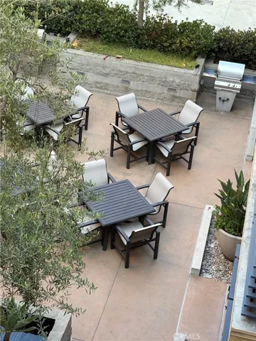 OUTDOOR COMMUNITY AREA