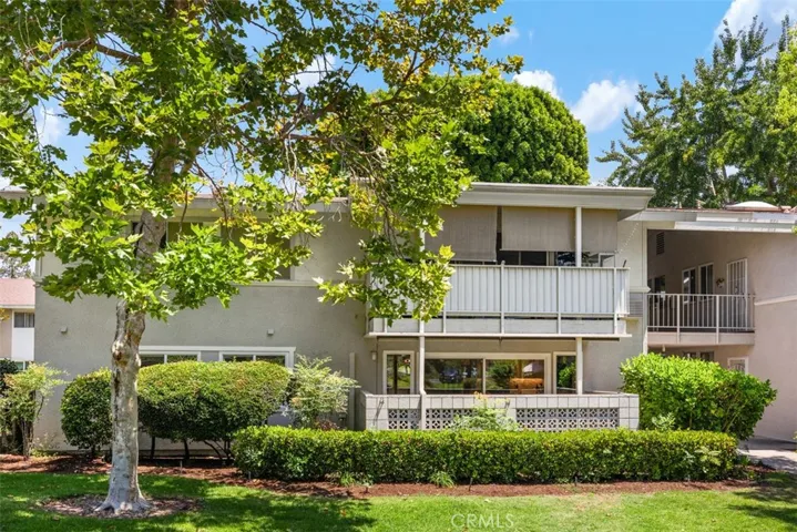 Lower unit with no stairs