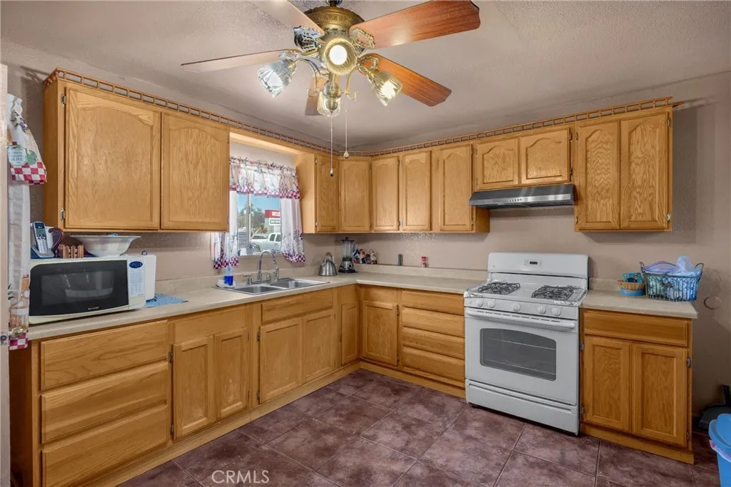 15278 Boyle Avenue, Fontana, California 92337 home-pic-19