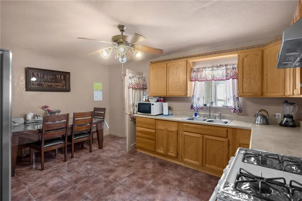 15278 Boyle Avenue, Fontana, California 92337 home-pic-21