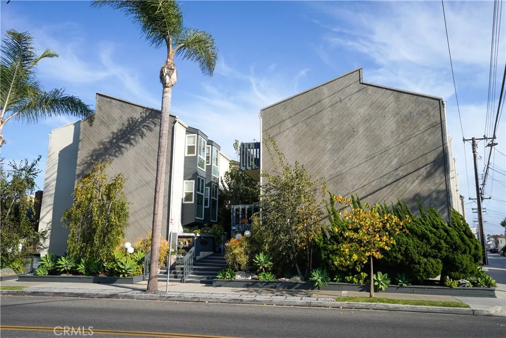 320 12th Street 10, Seal Beach, California 90740, 2 Bedrooms Bedrooms, ,2 BathroomsBathrooms,Residential Lease,For Rent,12th,PW25178779