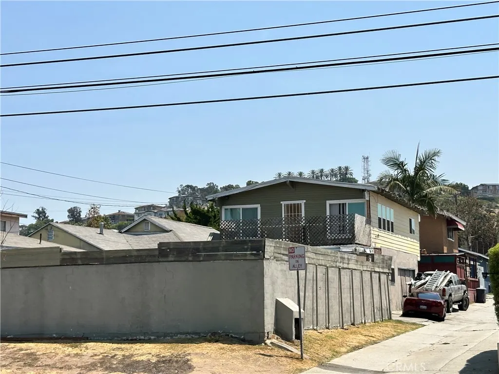 2238 Walnut Avenue, Signal Hill, California 90755 home-pic-1