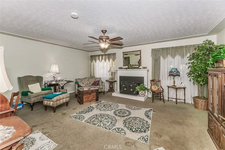 4747 E Clinton Avenue, Fresno, California 93703