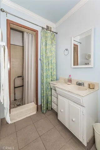 4747 E Clinton Avenue, Fresno, California 93703