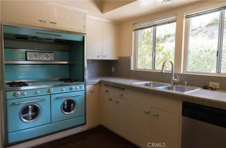 Kitchen- Stove