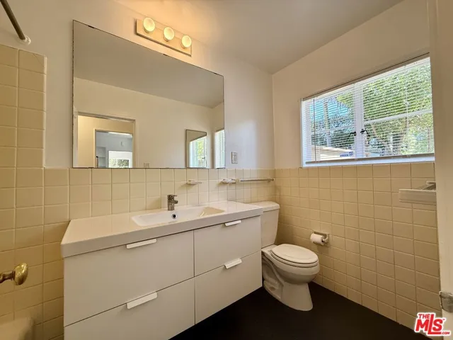 5530 Village, Los Angeles, California 90016
