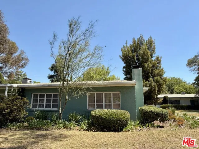 5530 Village, Los Angeles, California 90016