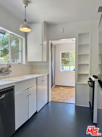 5530 Village, Los Angeles, California 90016