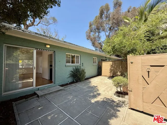 5530 Village, Los Angeles, California 90016