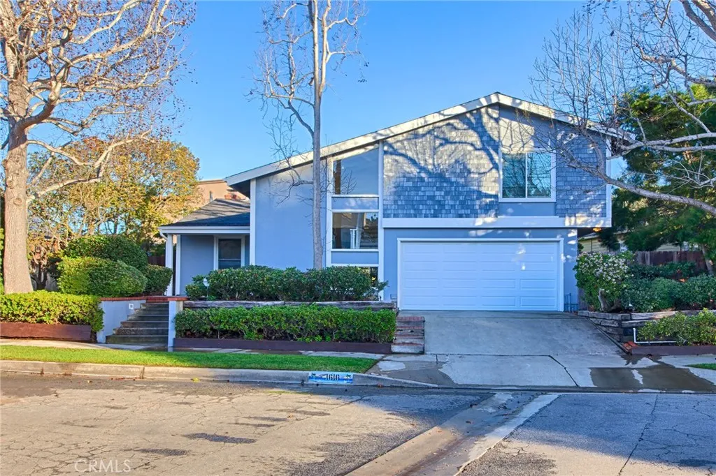 1616 Magnolia Avenue, Manhattan Beach, California 90266, 3 Bedrooms Bedrooms, ,2 BathroomsBathrooms,Residential,For Sale,Magnolia,SB25174915
