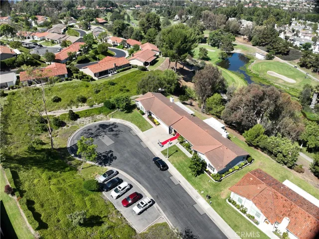 Cul-de-Sac with lots of parking