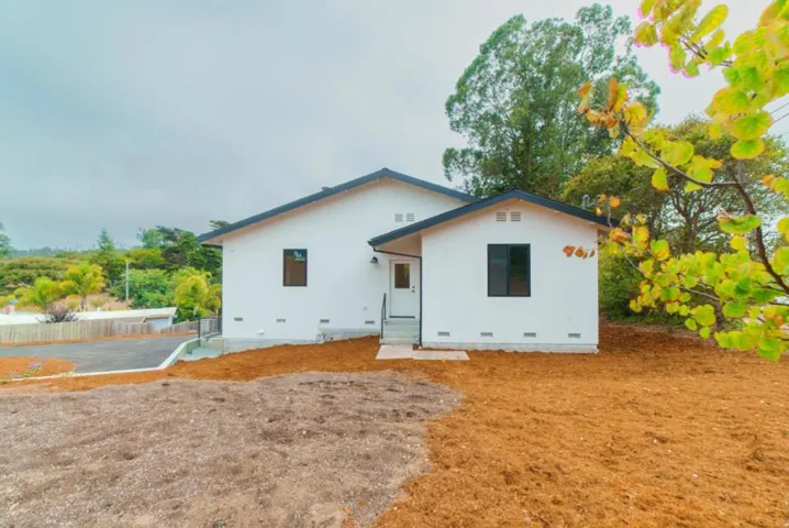 54 Sill Road, Royal Oaks, California 95076