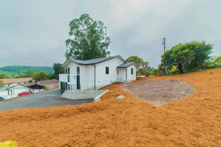 54 Sill Road, Royal Oaks, California 95076