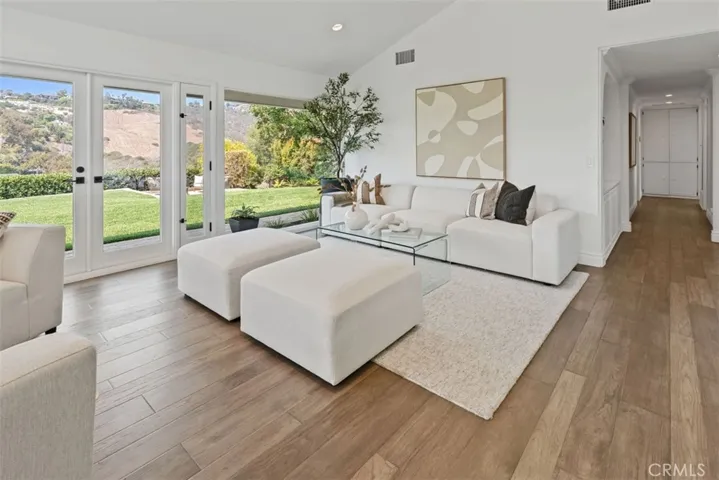 1056 Madison Place, Laguna Beach, California 92651