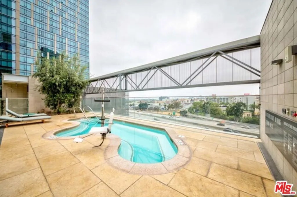 877 Francisco Street 708, Los Angeles, California 90017 home-pic-18