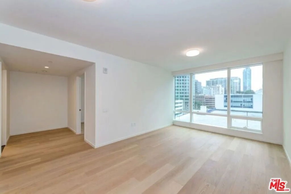 877 Francisco Street 708, Los Angeles, California 90017 home-pic-1