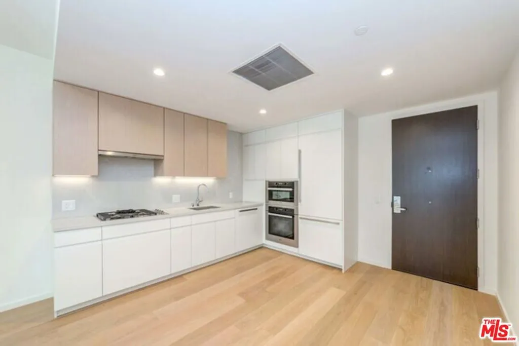 877 Francisco Street 708, Los Angeles, California 90017 home-pic-0