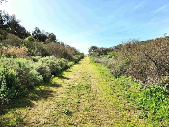 This easement in between runs between 2 parcels.