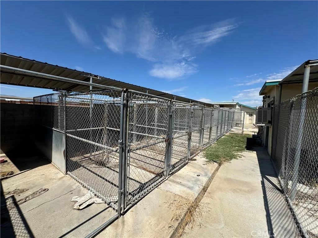 758 S Acacia Avenue, Rialto, California 92376 home-pic-32