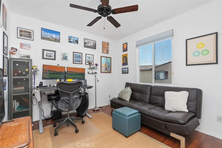 This is the 4th bedroom. Owner uses as home office.