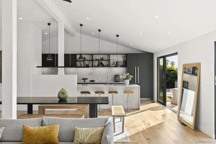 6510 Avenida Manana, La Jolla, California 92037